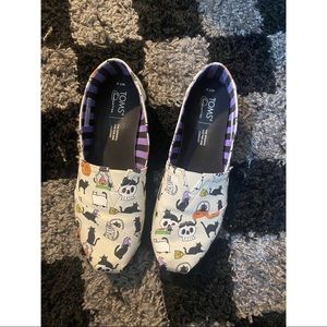 Halloween toms